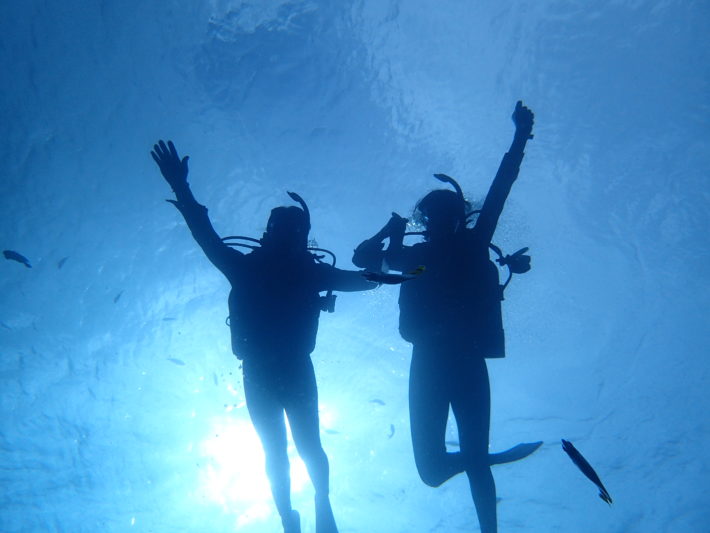 沖繩青洞潛水時耳壓平衡的技巧