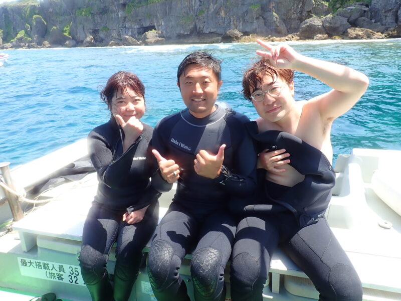 沖繩潛水 FUN DIVE 青之洞窟浮潛｜潛水教練讓人很放心｜黑潮潛水