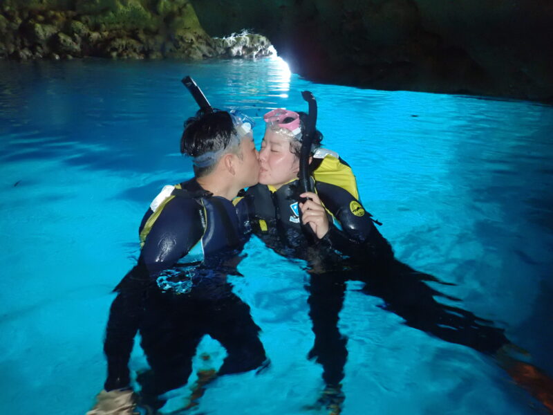 沖繩浮潛 藍洞潛水 中文教練｜有禮貌的夫妻檔｜黑潮潛水