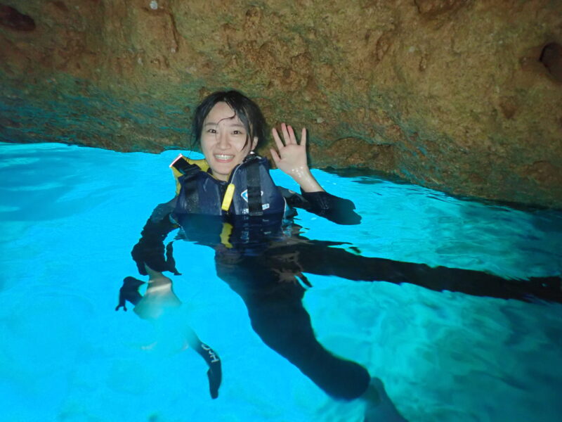 沖繩浮潛 青之洞窟 中文