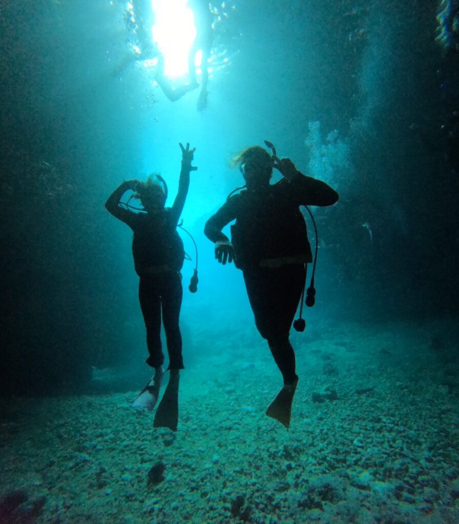沖繩潛水 青洞潛水｜下雨天也可以潛水唷｜黑潮潛水