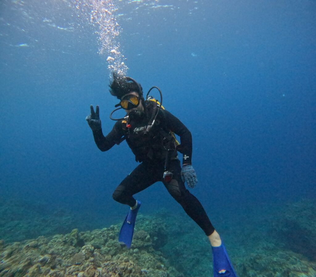 沖繩旅遊 青洞 潛水｜水中帥帥的姿勢｜黑潮潛水