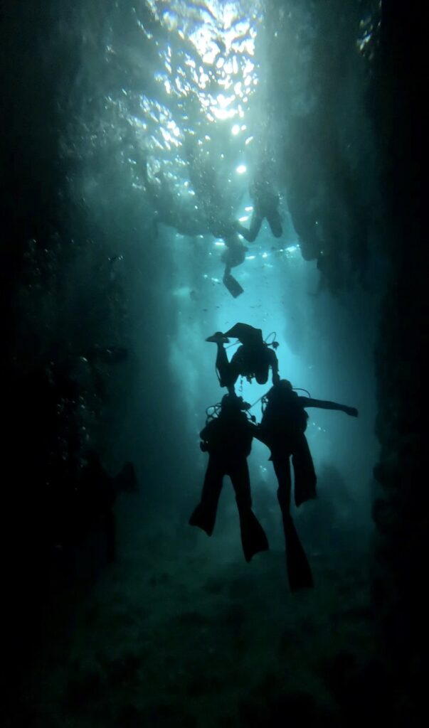 沖繩青之洞窟 體驗潛水浮潛 中文教練｜被包場的青洞｜黑潮潛水