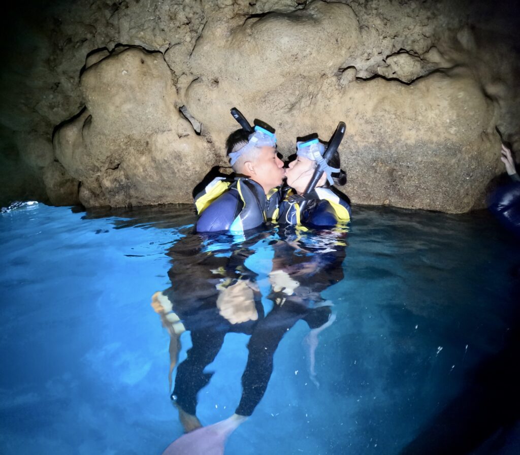 沖繩旅遊 中文教練 ｜青之洞窟 藍洞｜黑潮潛水