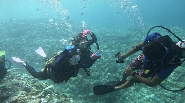 黑潮潛水 沖繩旅遊 中文教練