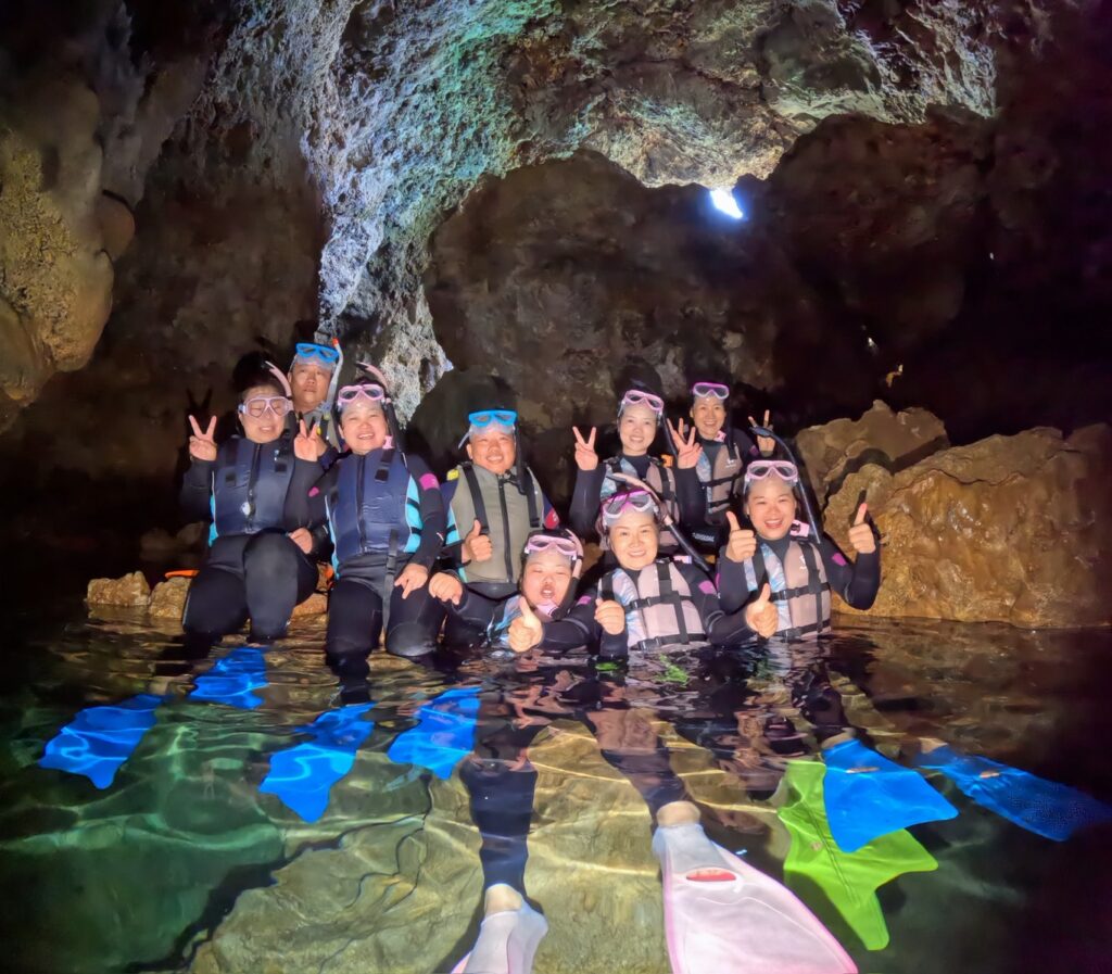 冲绳旅游 青洞 中文教练 发现小丑鱼 黑潮潜水