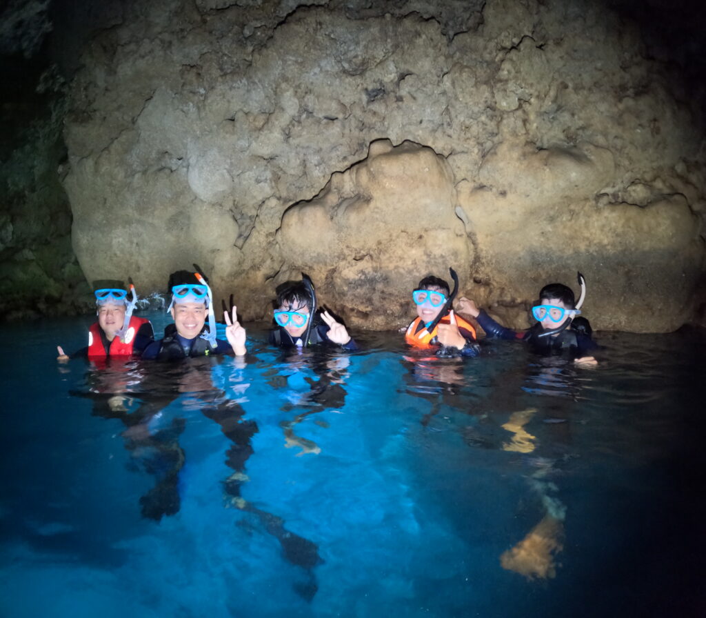 青洞 黑潮潜水 中文教练